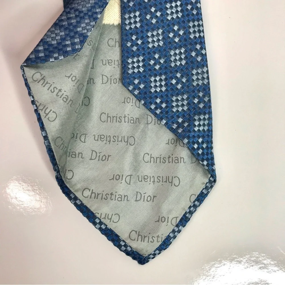 Vintage CHRISTIAN DIOR Men’s 100% Silk Tie Blue Grey Silver pattern - Picture 2 of 7